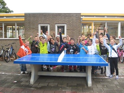 Betonnen tafeltennistafel in de kleur blauw