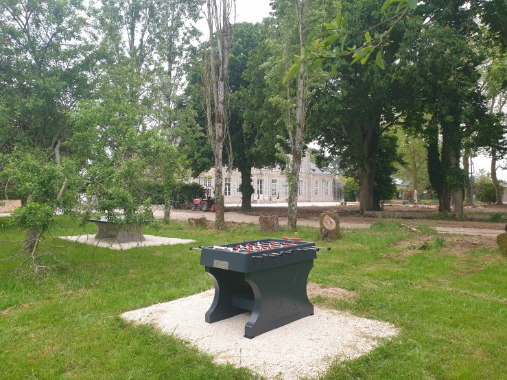 Tischkicker aus beton auf unterplatte