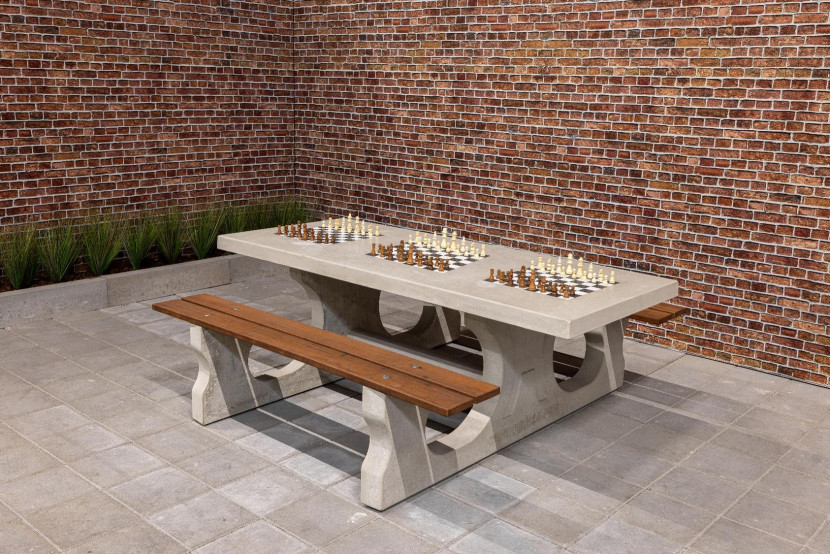 Beton-Spieltisch mit 3 Schachbrettern